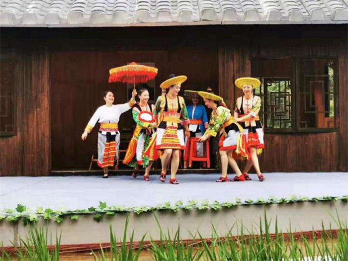 長沙展覽展示設計,商業(yè)空間設計,長沙五岳展覽服務有限公司 長沙展覽展示設計,商業(yè)空間設計,長沙五岳展覽服務有限公司